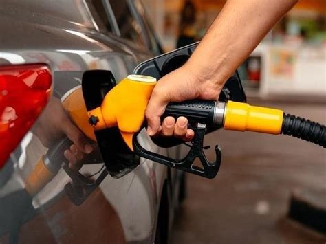 Petrol fiyatları haftaya düşüşle başladı